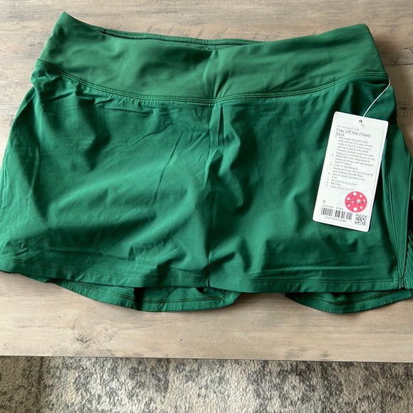 lululemon athletica Dresses & Skirts - (NWT) Lululemon Play off the Pleats skirt
